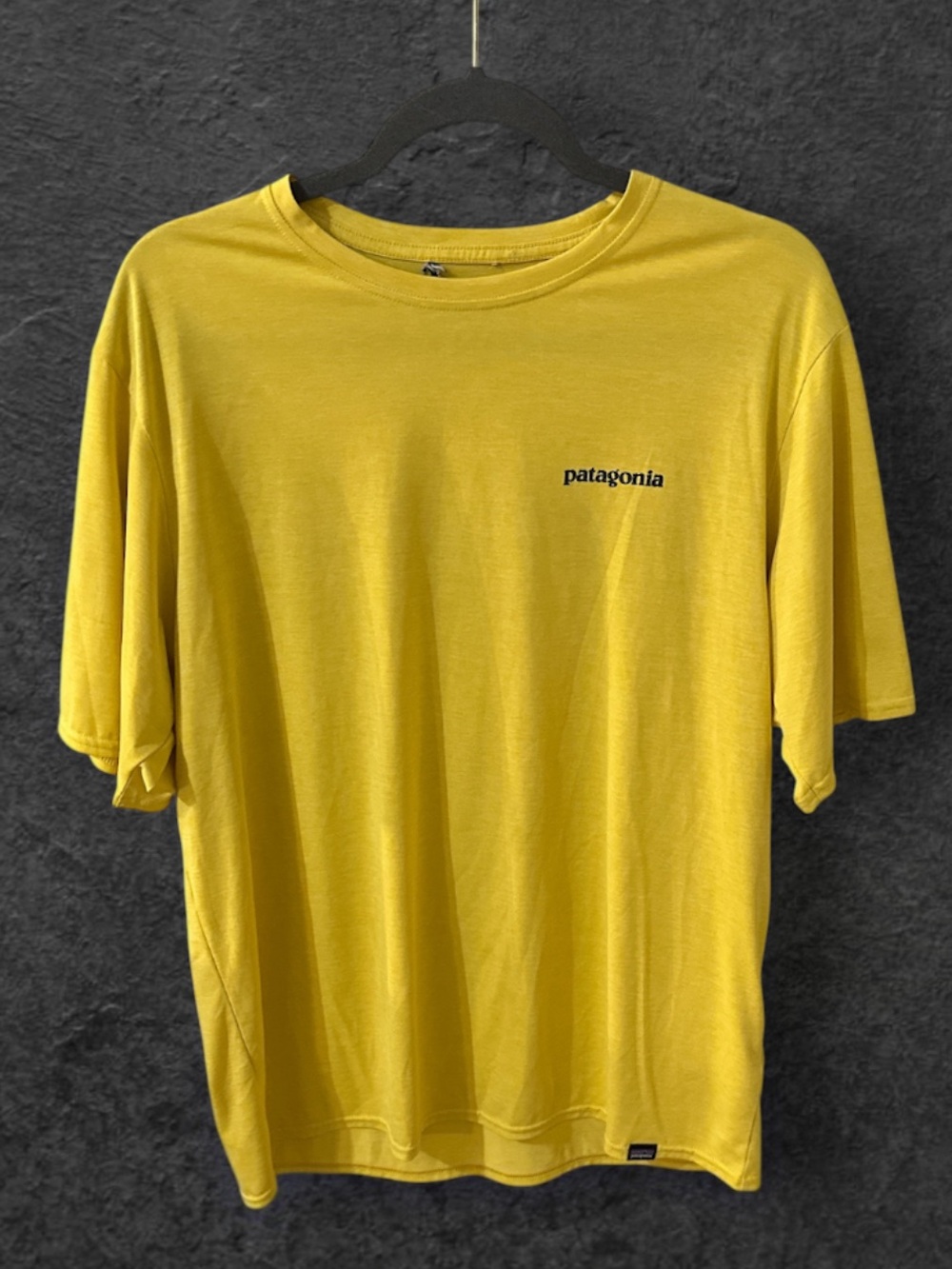 Patagonia capilene cool daily yellow short sleeve Tee shirt size large